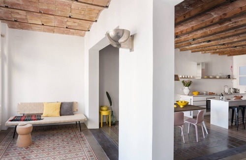 Eixample Apartment | GuestReady - Modern Charm next to Pl. Cataluña