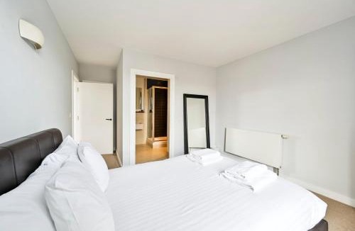 Haggerston Apartment | GuestReady - Modern Comfort in Hackney