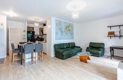 Bagneux Apartment | GuestReady - Modern, two gardens, 15mins Paris