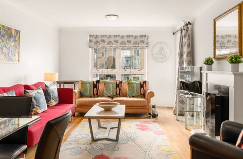 Rotherhithe Apartment | GuestReady - Print Galore with River Thames View