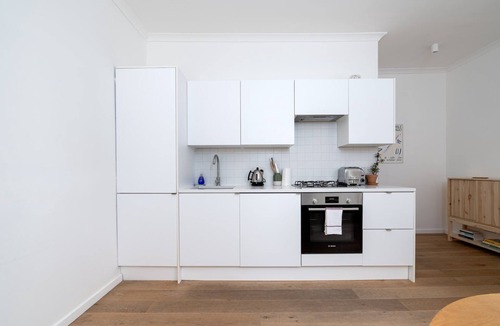 Victoria Apartment | GuestReady - Sleek & serene stay in Hackney