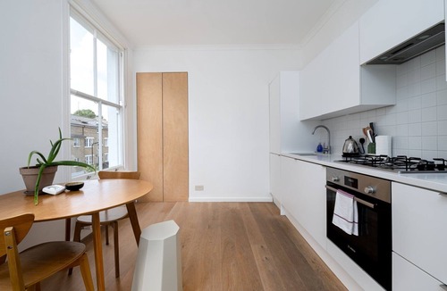 Victoria Apartment | GuestReady - Sleek & serene stay in Hackney