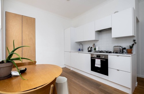 Victoria Apartment | GuestReady - Sleek & serene stay in Hackney