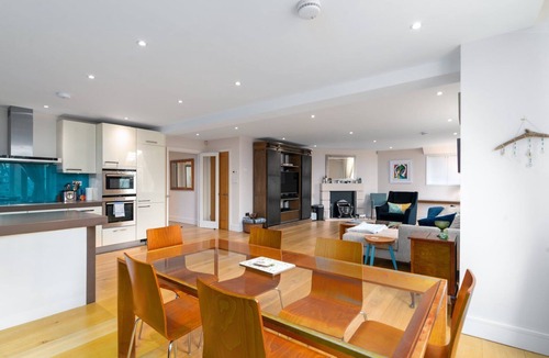 Clapham Apartment | GuestReady - Spacious Apartment in Clapham Town