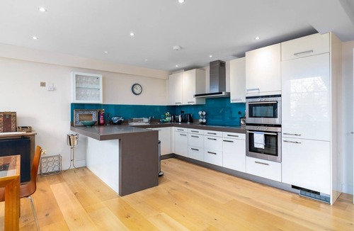 Clapham Apartment | GuestReady - Spacious Apartment in Clapham Town