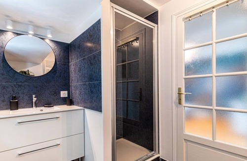Arcueil Apartment | GuestReady - Sunlit haven with outdoor terrace