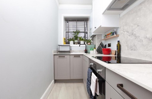 Brighton City Centre Apartment | GuestReady - Turquoise serenity in Brighton