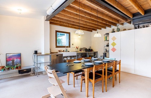 Montreuil House | GuestReady- Unique bright house with garden access