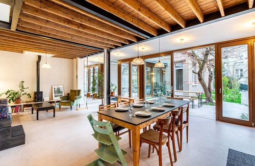 Montreuil House | GuestReady- Unique bright house with garden access