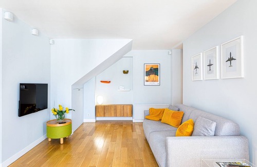 Porte-Saint-Martin Apartment | GuestReady - Vibrant and retro at République