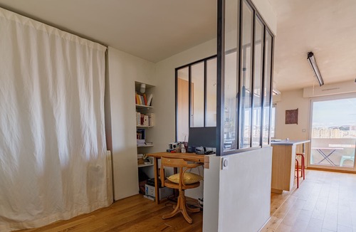 3rd Arrondissement Apartment | GuestReady - Wooden Strike near the Sea