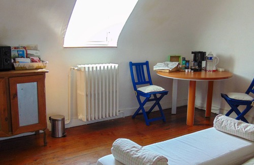 Petit-Couronne House | guestroom