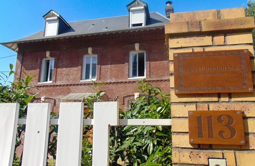 Petit-Couronne House | guestroom