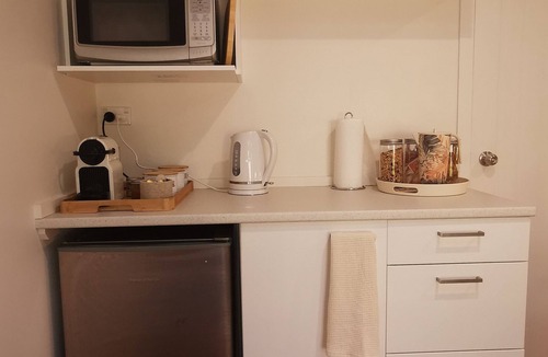 Cambridge Apartment | Guestroom on Queen