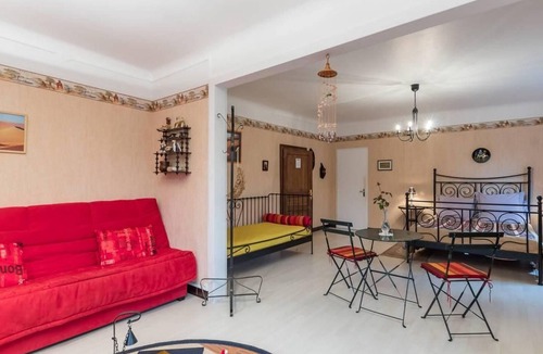 Plancher-Bas Bed & Breakfast | Guestroom Plancher-Bas, studio flat, 5 persons