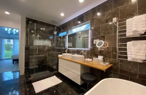 Wimbledon Falls Apartment | Guests Studio