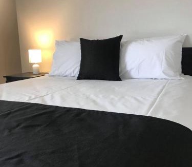 Brooklyn Hotel | Guiding Star Motel & Hotel