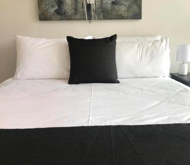 Brooklyn Hotel | Guiding Star Motel & Hotel