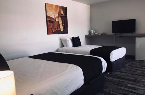 Brooklyn Hotel | Guiding Star Motel & Hotel