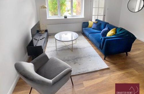 Guildford Apartment | Guildford - 2 Bedroom House - Parking