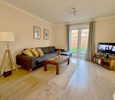 Guildford House | Guildford Townhouse with Parking