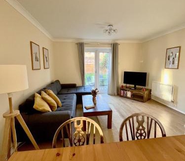 Guildford House | Guildford Townhouse with Parking