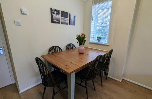 Guildford House | Guildford Townhouse with Parking