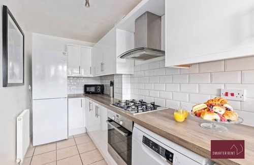 Guildford Apartment | Guildford - Two Bed House