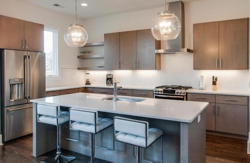 Edgehill House | Gulch modern 3 story condo, 2 car garage, rooftop fire pit, security, and view!