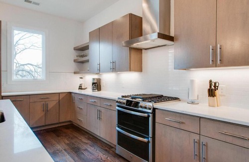 Edgehill House | Gulch modern 3 story condo, 2 car garage, rooftop fire pit, security, and view!