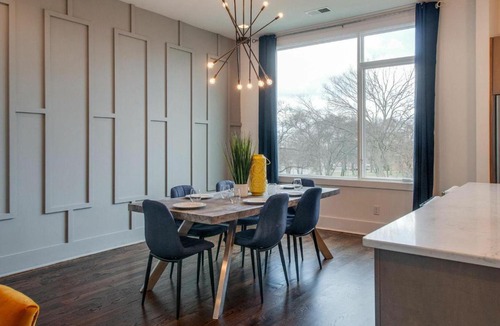 Edgehill House | Gulch modern 3 story condo, 2 car garage, rooftop fire pit, security, and view!