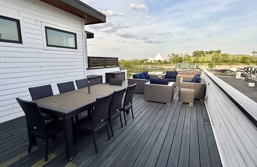 Edgehill House | Gulch South - 4BR Prime Location to The Gulch and Broadway
