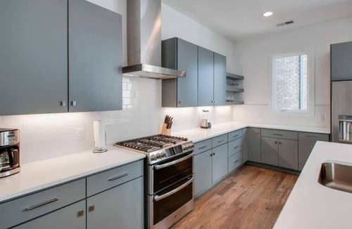 Edgehill Apartment | Gulch Walkable 3BR w/Roof Deck & Skyline View