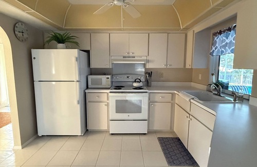 Laurel House | Gulf Breeze Getaway!