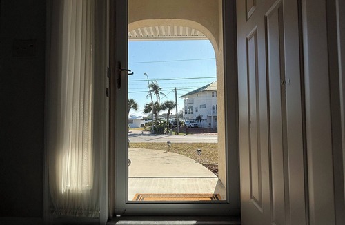 Laurel House | Gulf Breeze Getaway!