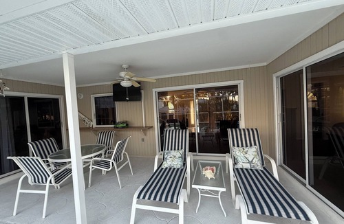 Laurel House | Gulf Breeze Getaway!