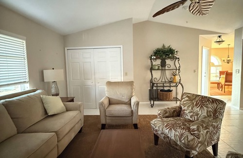 Laurel House | Gulf Breeze Getaway!