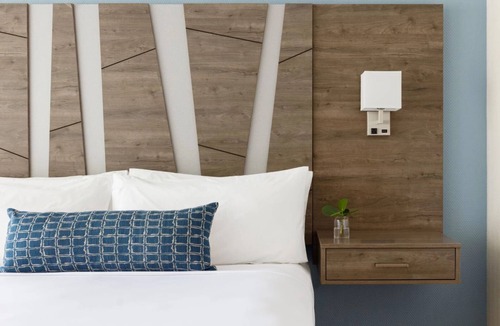 Pinellas Point Hotel | Gulf Coast Getaway | Exclusive Cabana Access | Downtown St. Pete Nearby