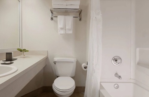 Pinellas Point Hotel | Gulf Coast Getaway | Exclusive Cabana Access | Downtown St. Pete Nearby