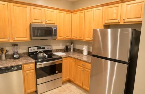 Kreole Apartment | Gulf Coast Getaway, 3BR 2BA, King Beds, Kitchen
