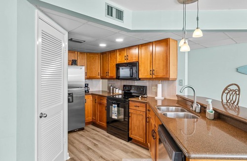 El Centro Beach Condo | GULF FRONT 2 Bedroom/2 Bath ~ Completely Updated @ Aqua Vista ~ New Listing ~ SPECIALS!