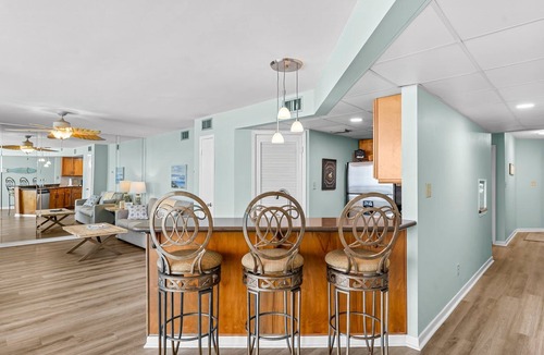 El Centro Beach Condo | GULF FRONT 2 Bedroom/2 Bath ~ Completely Updated @ Aqua Vista ~ New Listing ~ SPECIALS!
