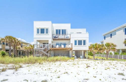 Villa Primera House | Gulf Front 5B Home - Sleeps 18!