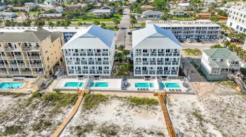 Fort Walton Beach House | Gulf Front 8 BR 6 BA Private Pool & spa Pickleball Fun