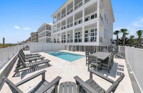 Fort Walton Beach House | Gulf Front 8 BR 6 BA Private Pool & spa Pickleball Fun