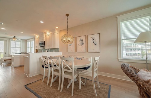 Red Fish Cove Condo | Gulf-Front BEACHFRONT Bliss! Open Kitchen-Community Pools-Bunk Room-Balcony