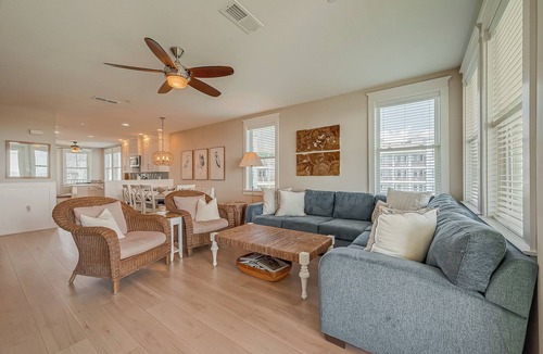 Red Fish Cove Condo | Gulf-Front BEACHFRONT Bliss! Open Kitchen-Community Pools-Bunk Room-Balcony