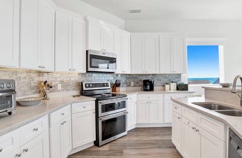Southpointe House | Gulf Front | Community Pool | Elevator