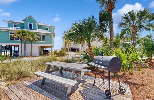 Gulf Trace House | Gulf-front duplex w/amazing views & screened deck - right on the beach