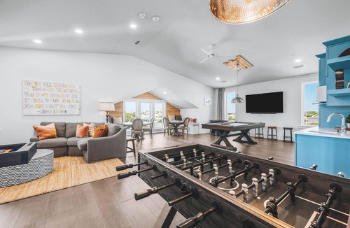 Hollywood Beach House | Gulf-front luxury with infinity pool, direct beach access, game room, & elevator